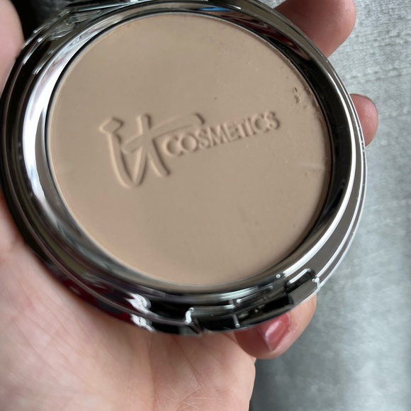 🥧NWT🥧Foundation Light Tone🥧IT Cosmetics🥧SPF 50+ 🥧Anti-Aging Foundation - Picture 4 of 11